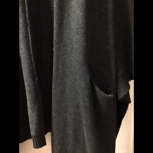 🌟 Black Cotton Cape with Pockets - Picture 3 of 6